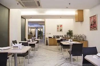 Hotel Fabhotel Mg Road Iffco Chowk Gurgaon
